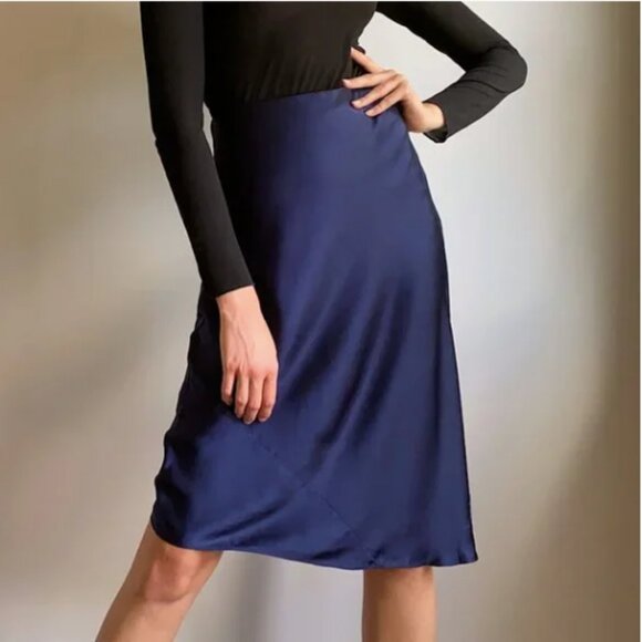 Aritzia Wilfred Only Slip Skirt in Classic Navy - Picture 2 of 13